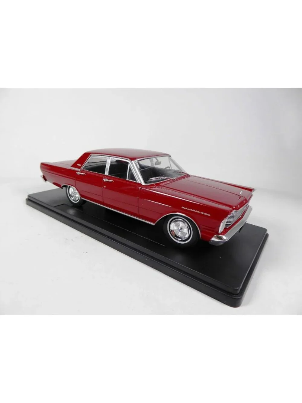 1965 Ford Galaxie 500 Miniature Car Model 1/24 Scale Collectible Toy Vehicle